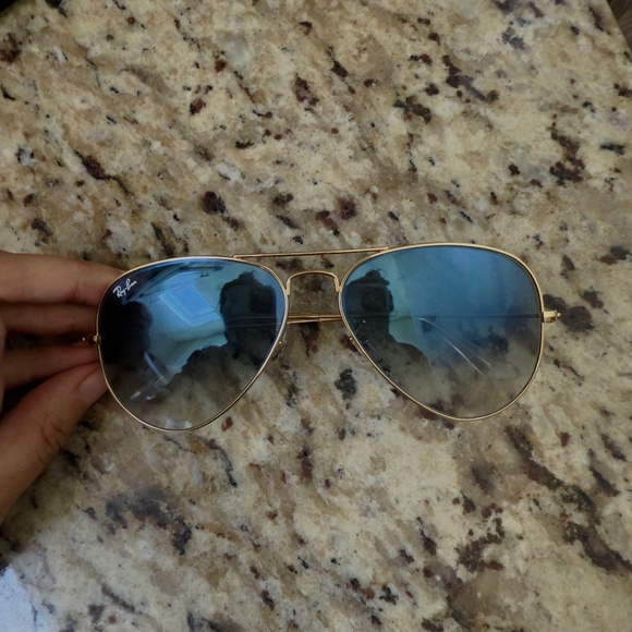 Ray Ban  Aviator Classic Large Metal Sunglasses *Barely Worn - Picture 6 of 9